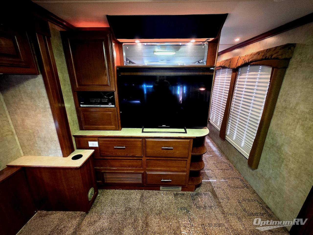 2008 Fleetwood Discovery 40X Photo 11