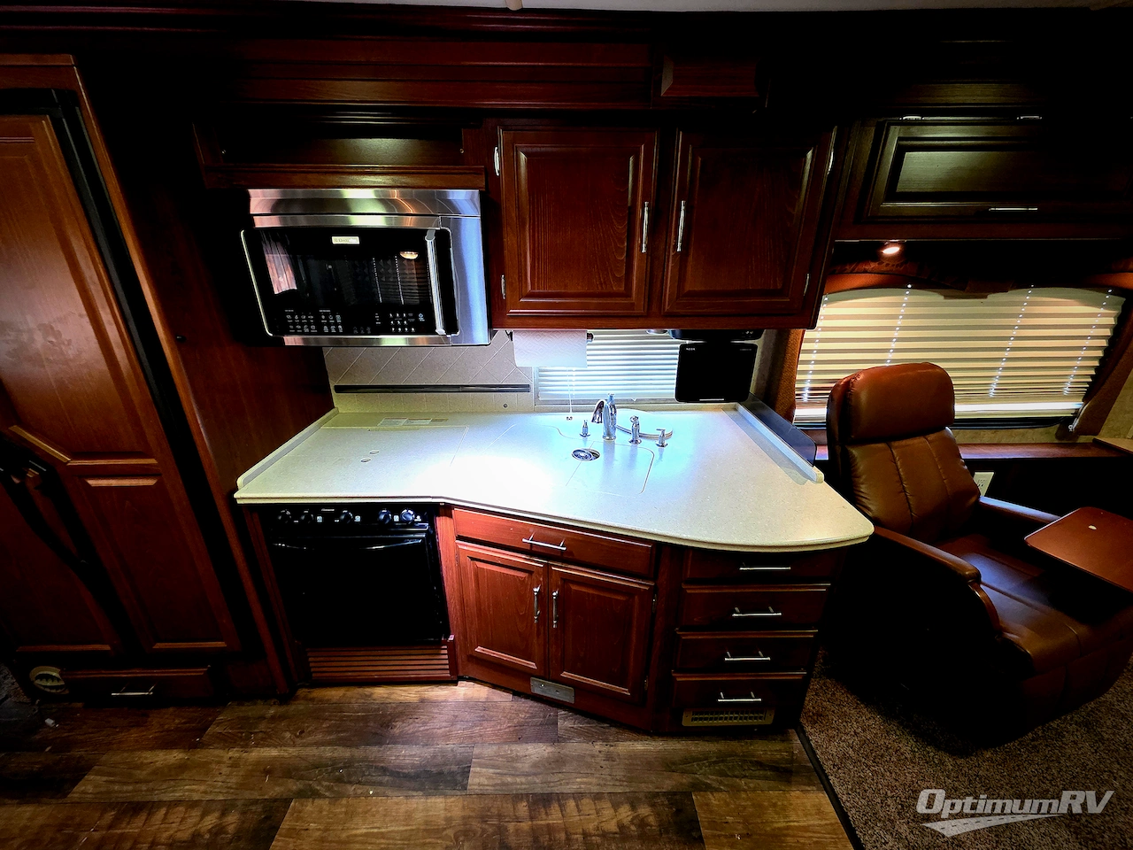 2008 Fleetwood Discovery 40X Photo 13