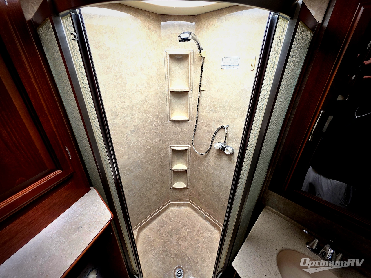 2008 Fleetwood Discovery 40X Photo 17