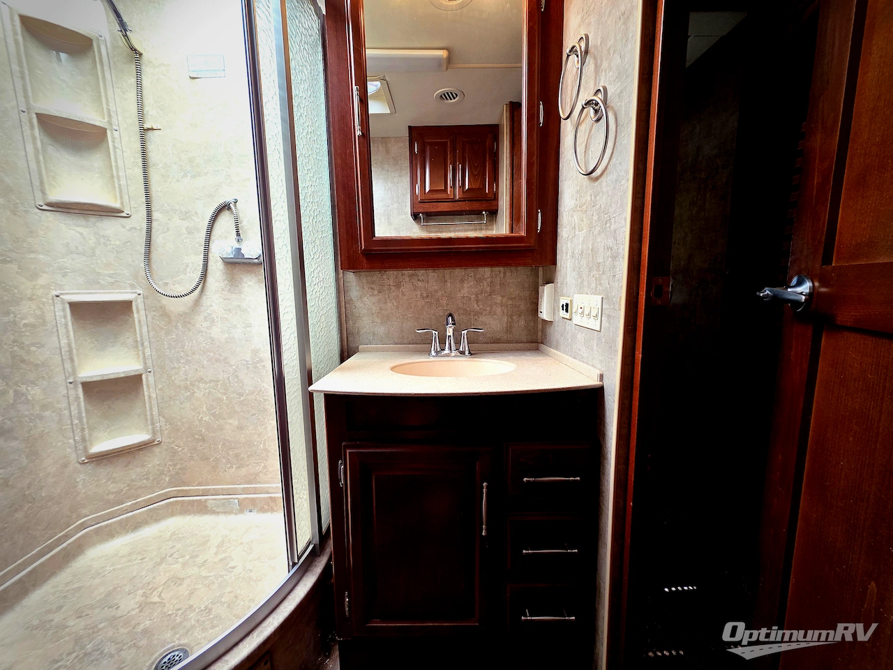 2008 Fleetwood Discovery 40X Photo 18