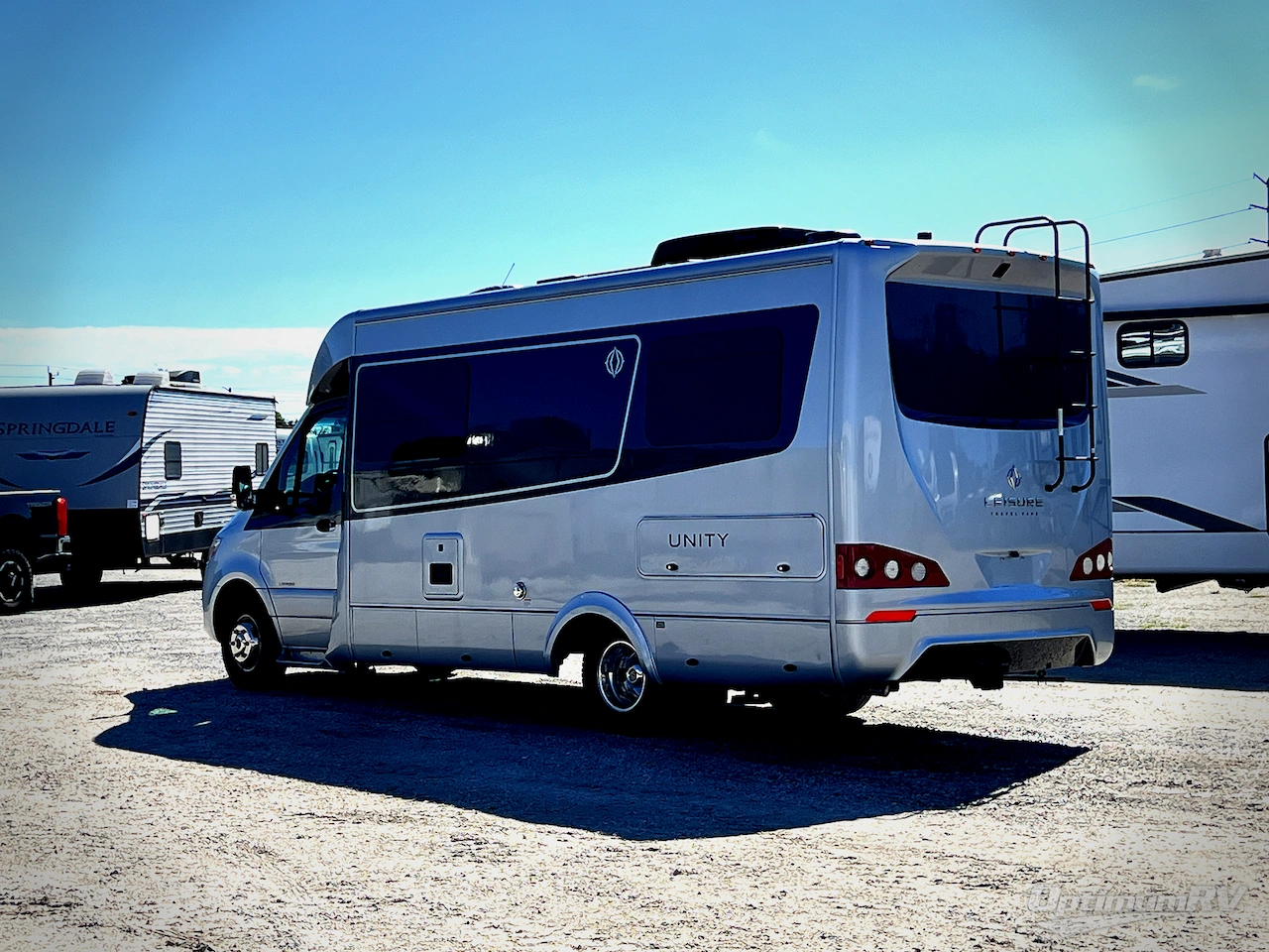 2024 Leisure Travel Unity U24TB Photo 3