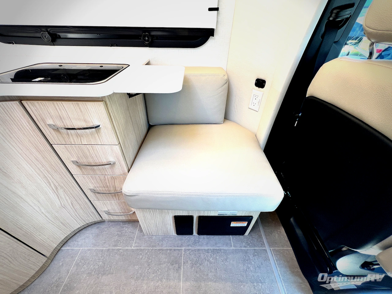 2024 Leisure Travel Unity U24TB Photo 10