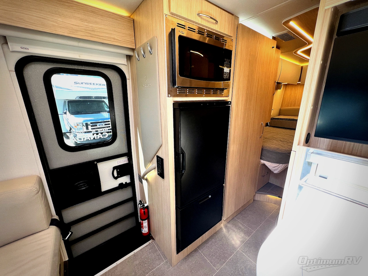 2024 Leisure Travel Unity U24TB Photo 12