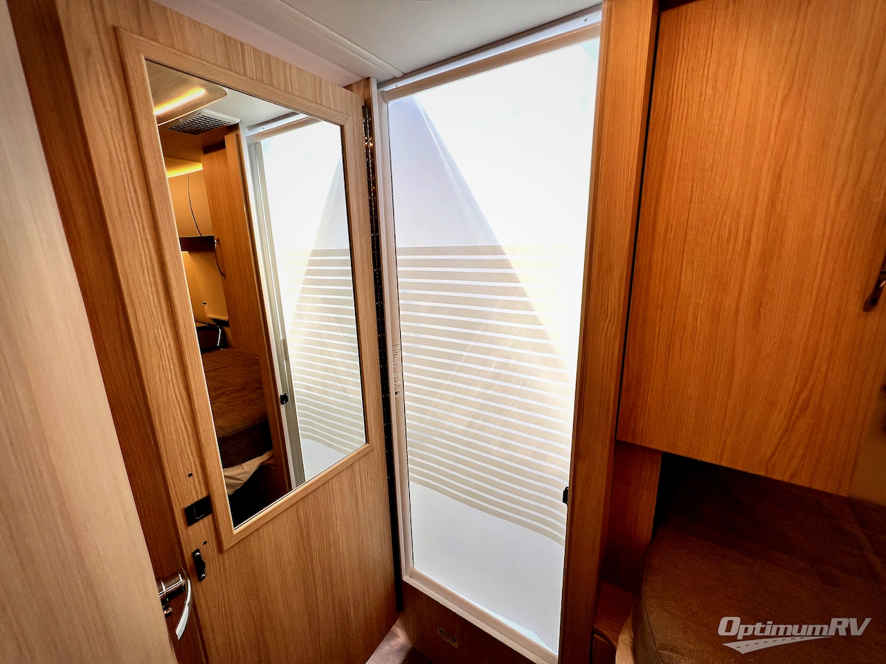 2024 Leisure Travel Unity U24TB Photo 17