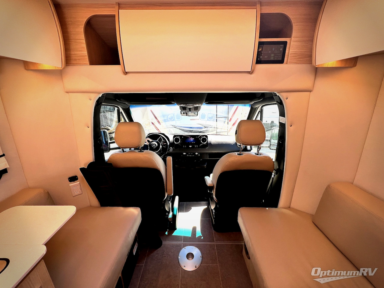 2024 Leisure Travel Unity U24TB Photo 4