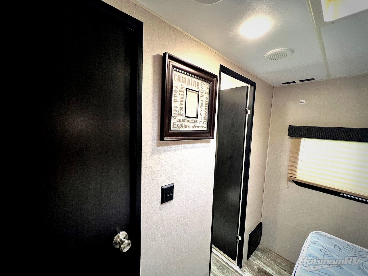 2019 Venture Stratus Ultra-Lite SR261VRK Photo 16