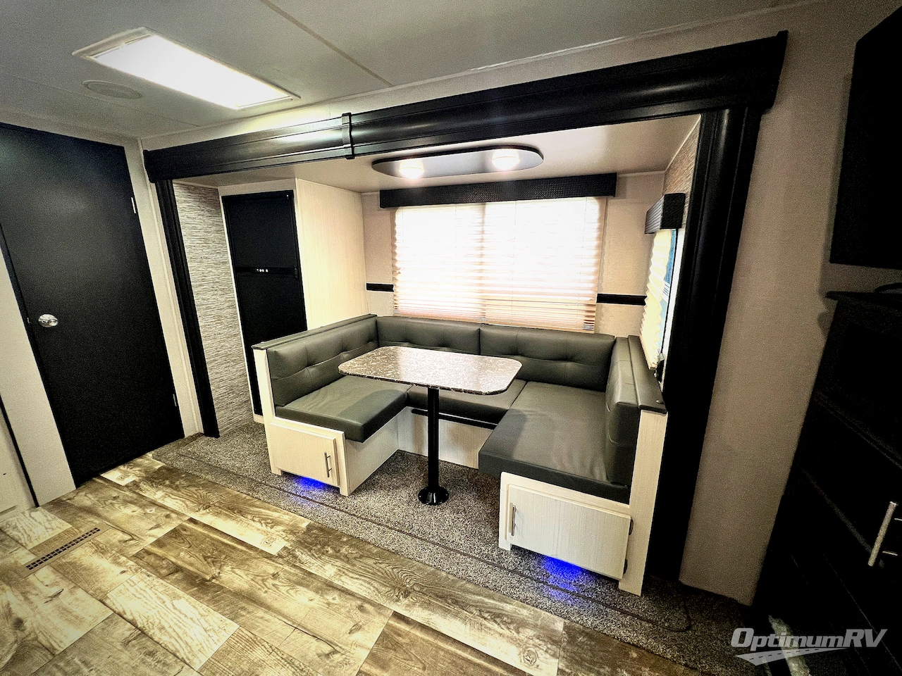 2019 Venture Stratus Ultra-Lite SR261VRK Photo 7