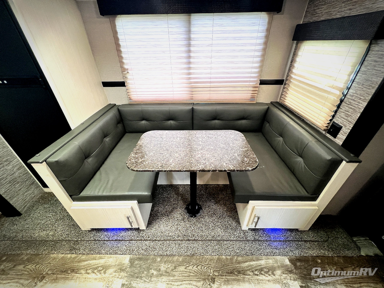 2019 Venture Stratus Ultra-Lite SR261VRK Photo 8