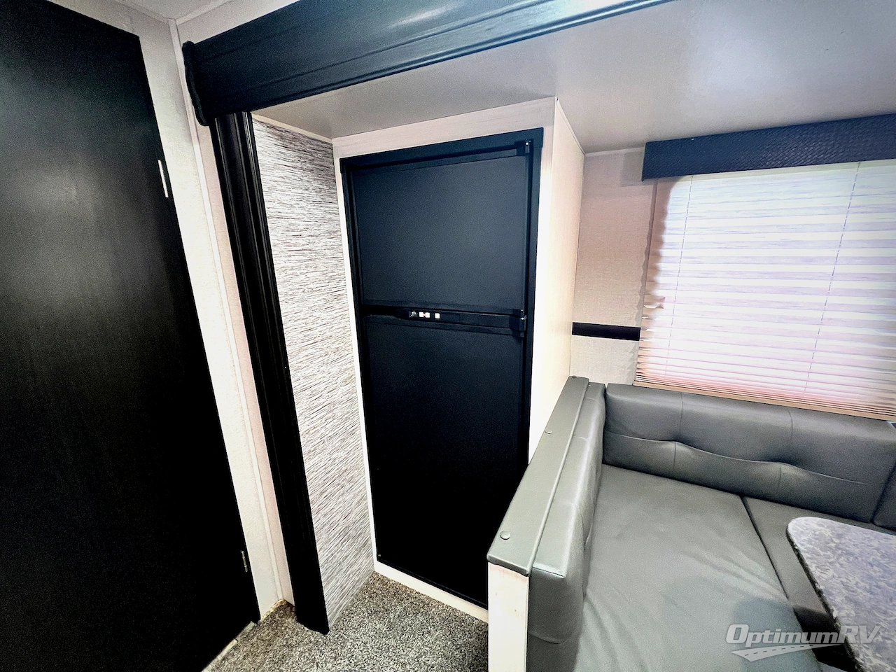 2019 Venture Stratus Ultra-Lite SR261VRK Photo 10