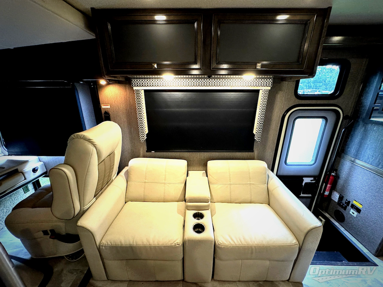 2021 Holiday Rambler Admiral 34J Photo 10