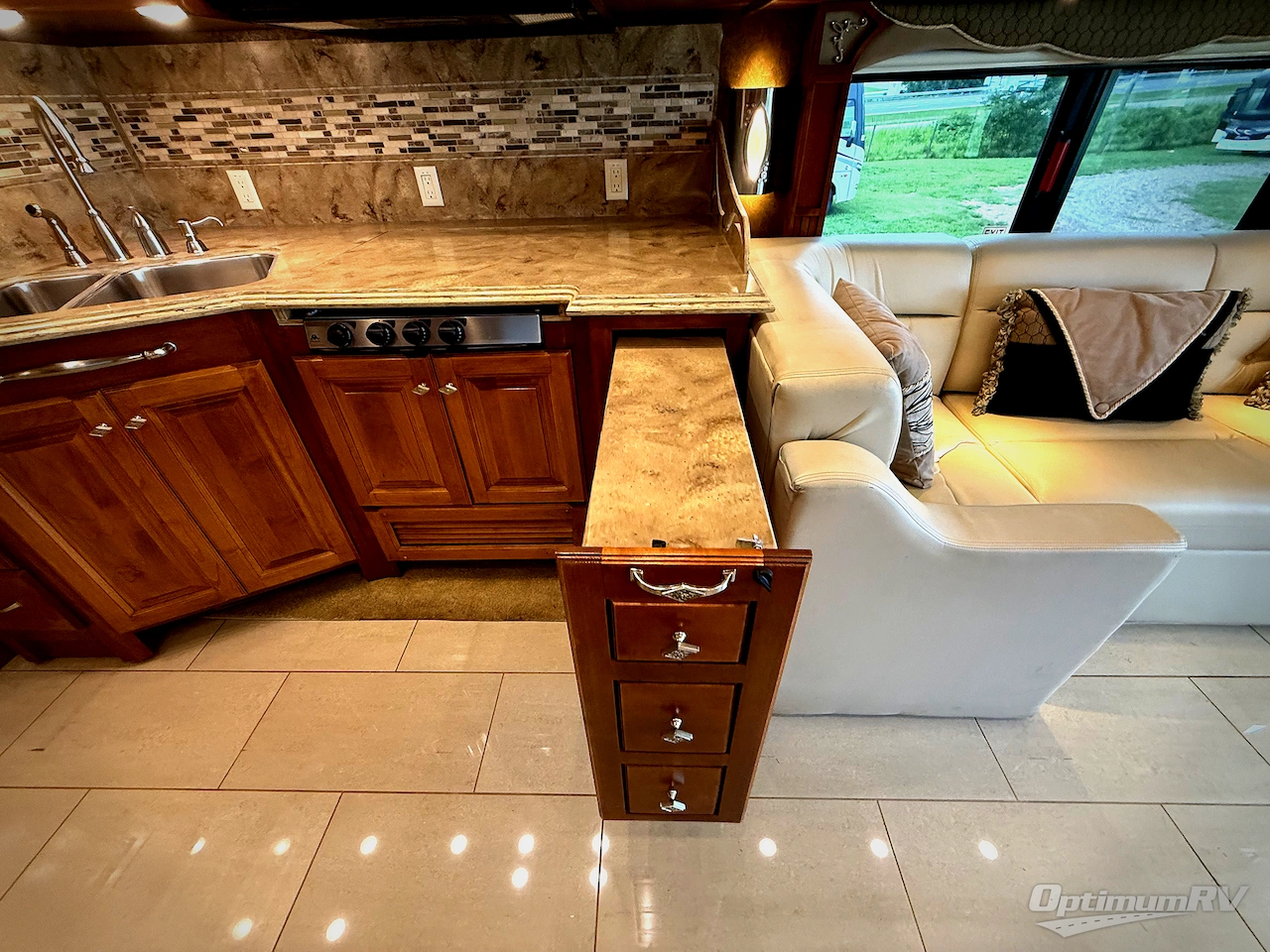 2014 Tiffin Phaeton 36 GH Photo 10