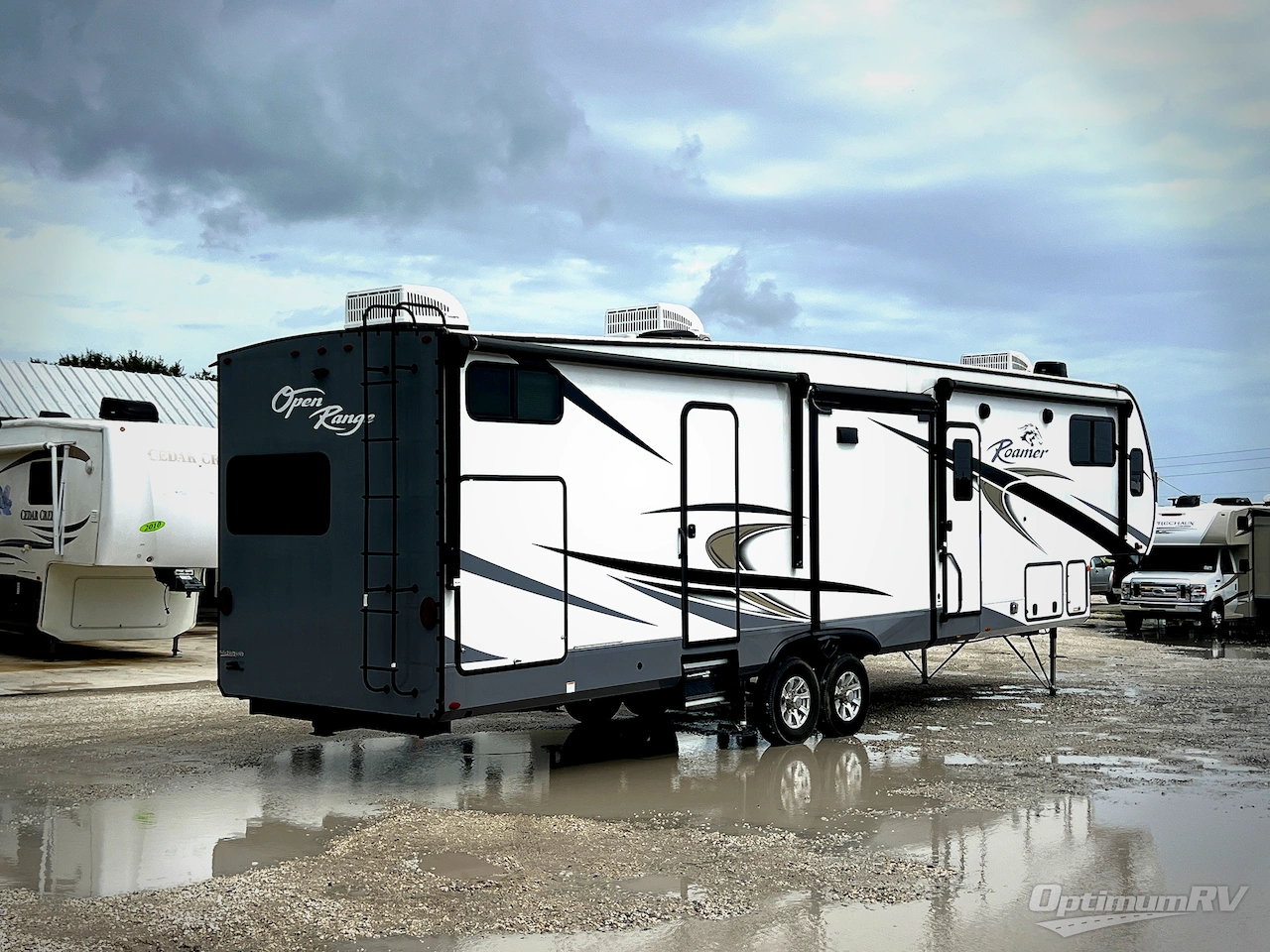 2022 Highland Ridge Roamer RF364BHS Photo 2