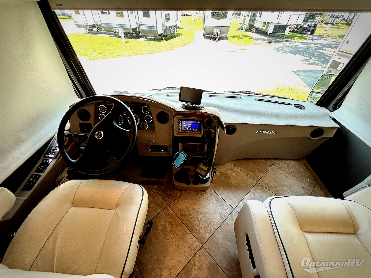 2017 Winnebago Forza 34T Photo 8