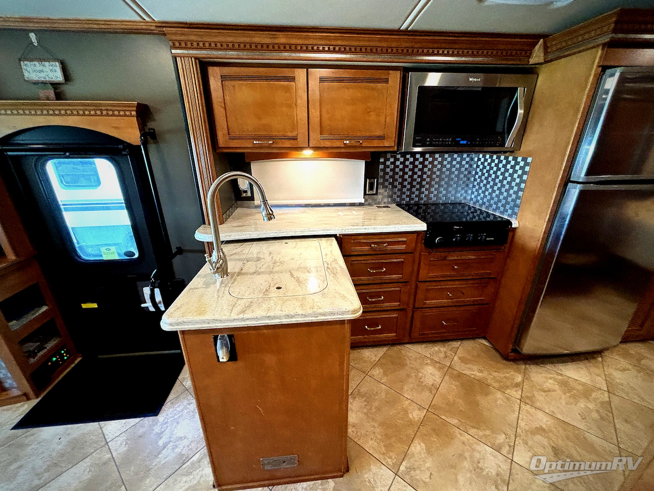 2017 Winnebago Forza 34T Photo 13