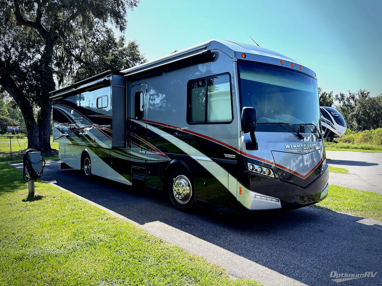 2017 Winnebago Forza 34T Photo 1