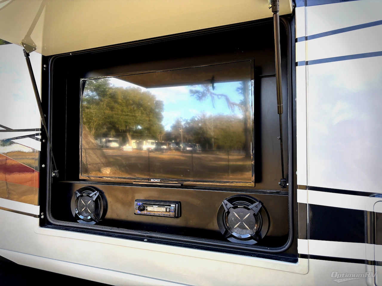 2017 Fleetwood Pace Arrow LXE 38F Photo 21