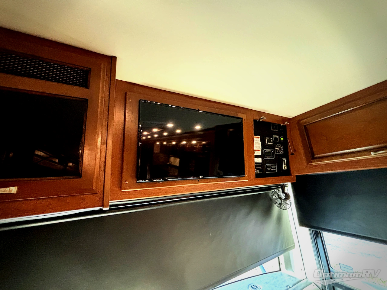 2017 Fleetwood Pace Arrow LXE 38F Photo 9