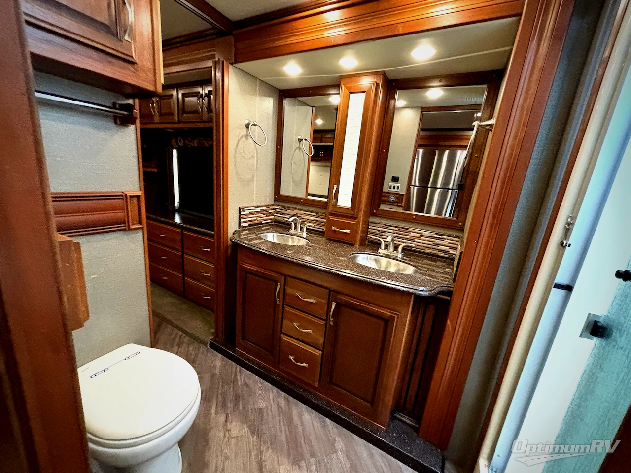 2017 Fleetwood Pace Arrow LXE 38F Photo 14