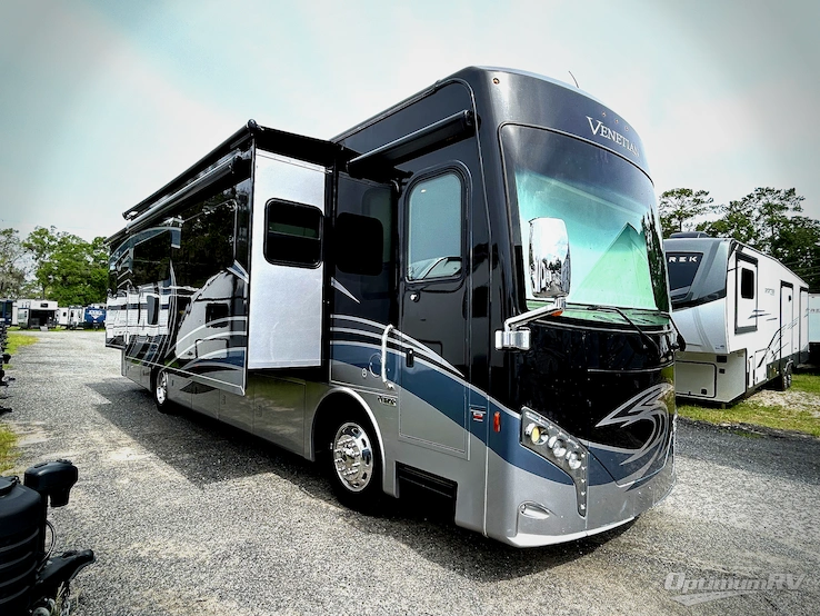 2017 Thor Venetian G36 RV Photo 1