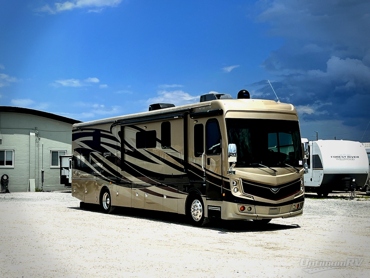 2017 Fleetwood Discovery 37R Photo 1