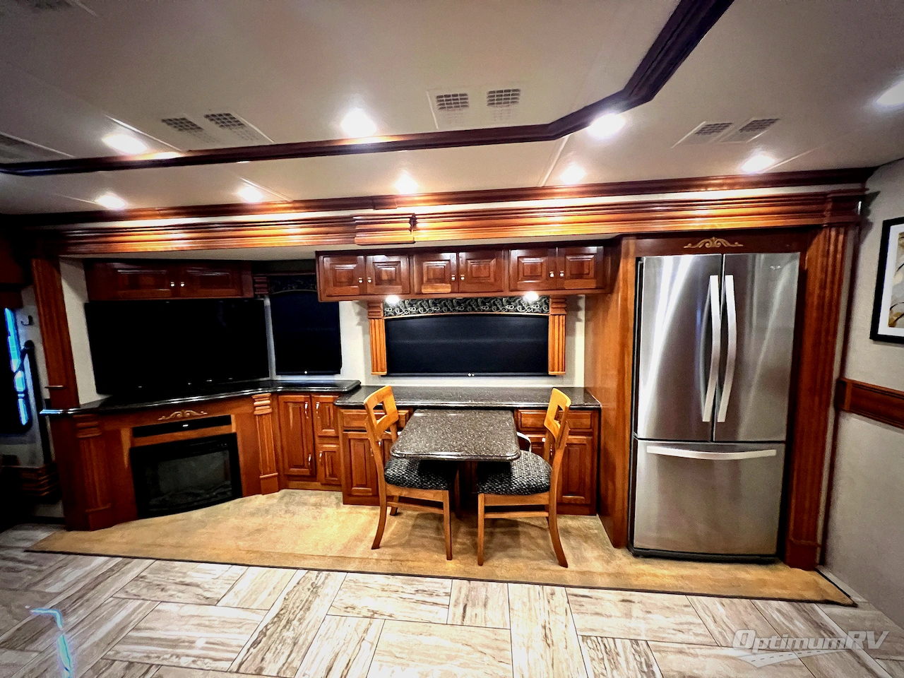 2017 Fleetwood Discovery 37R Photo 10