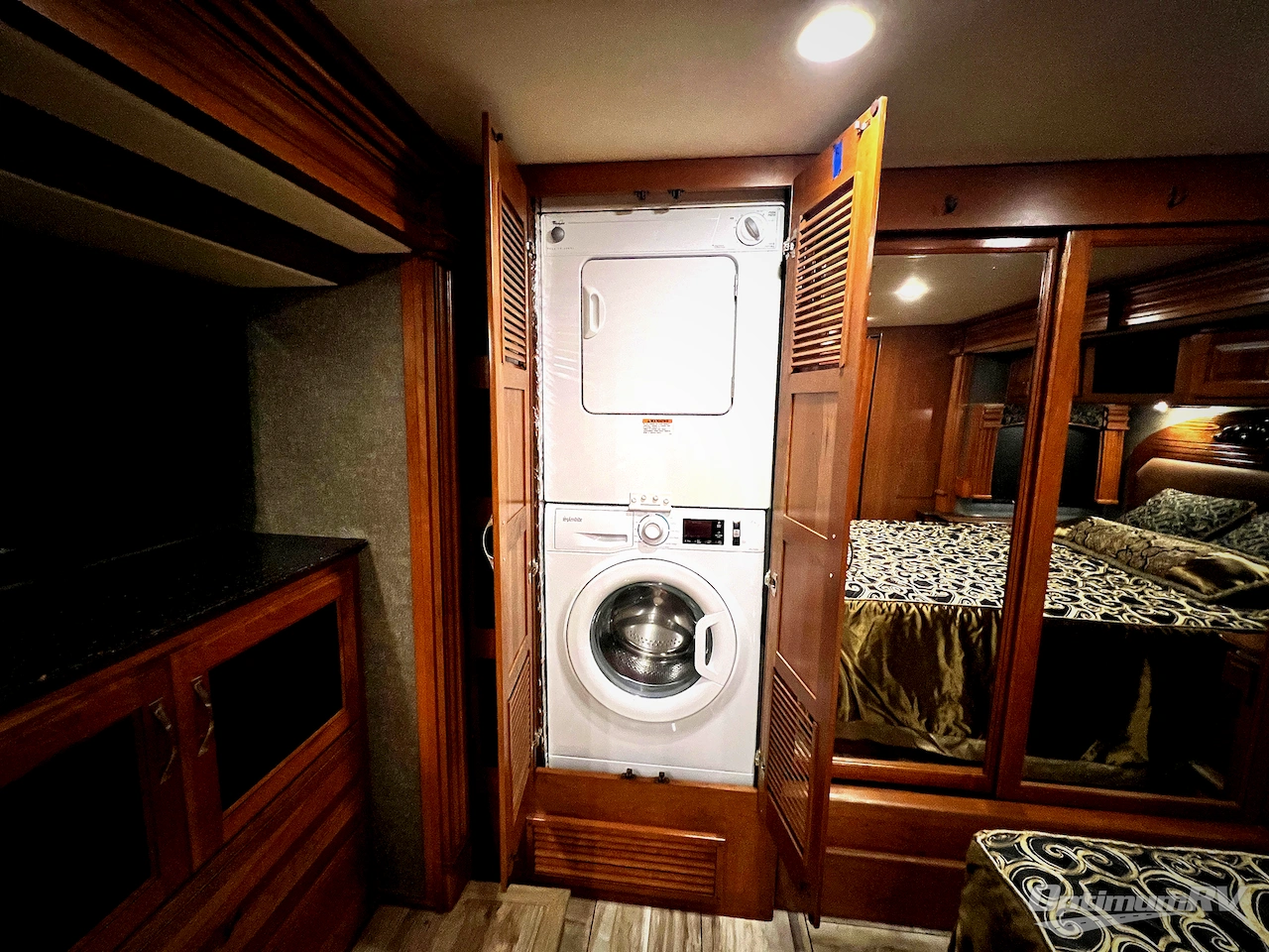 2017 Fleetwood Discovery 37R Photo 23