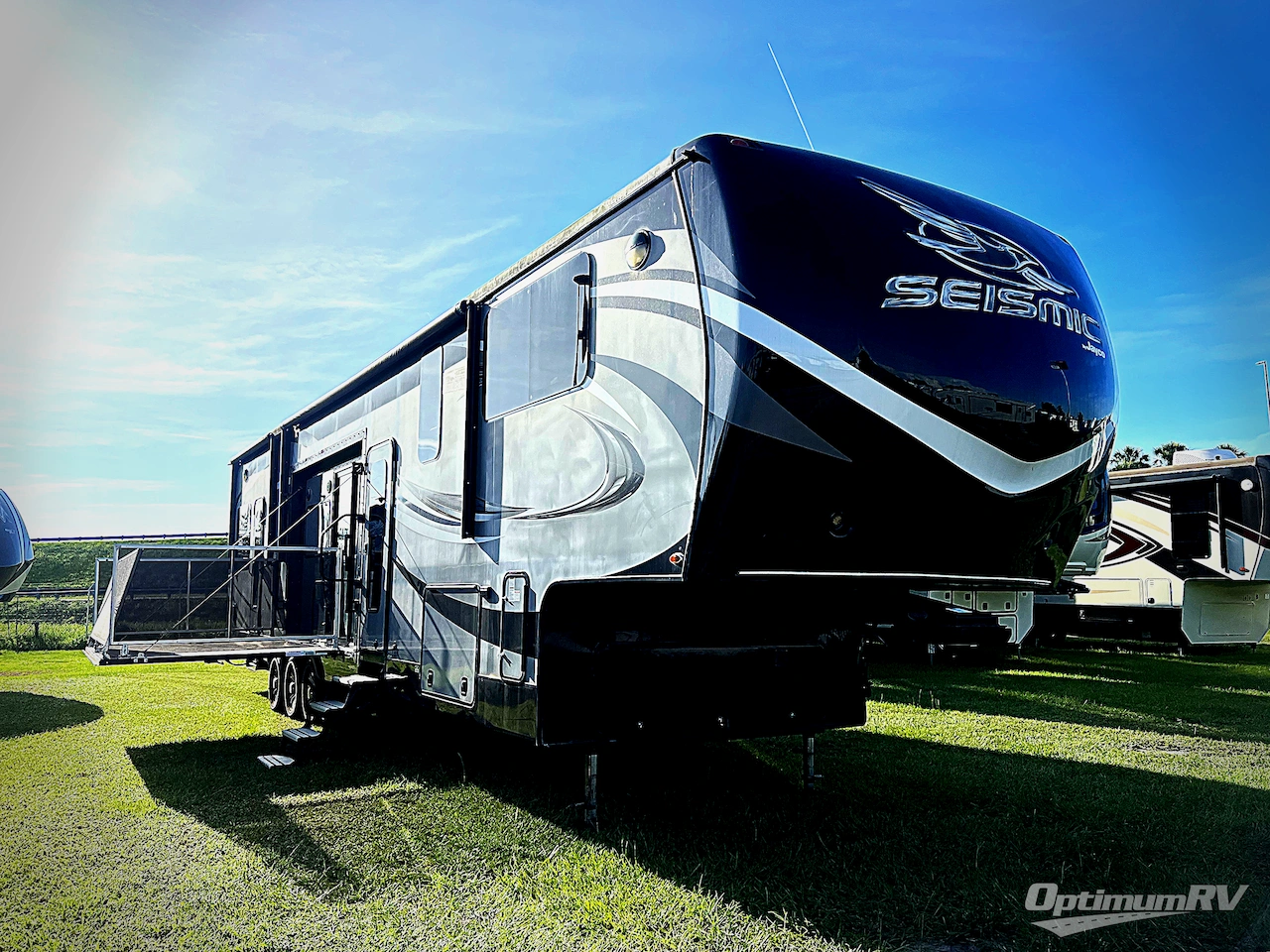 2017 Jayco Seismic 4212 Photo 1