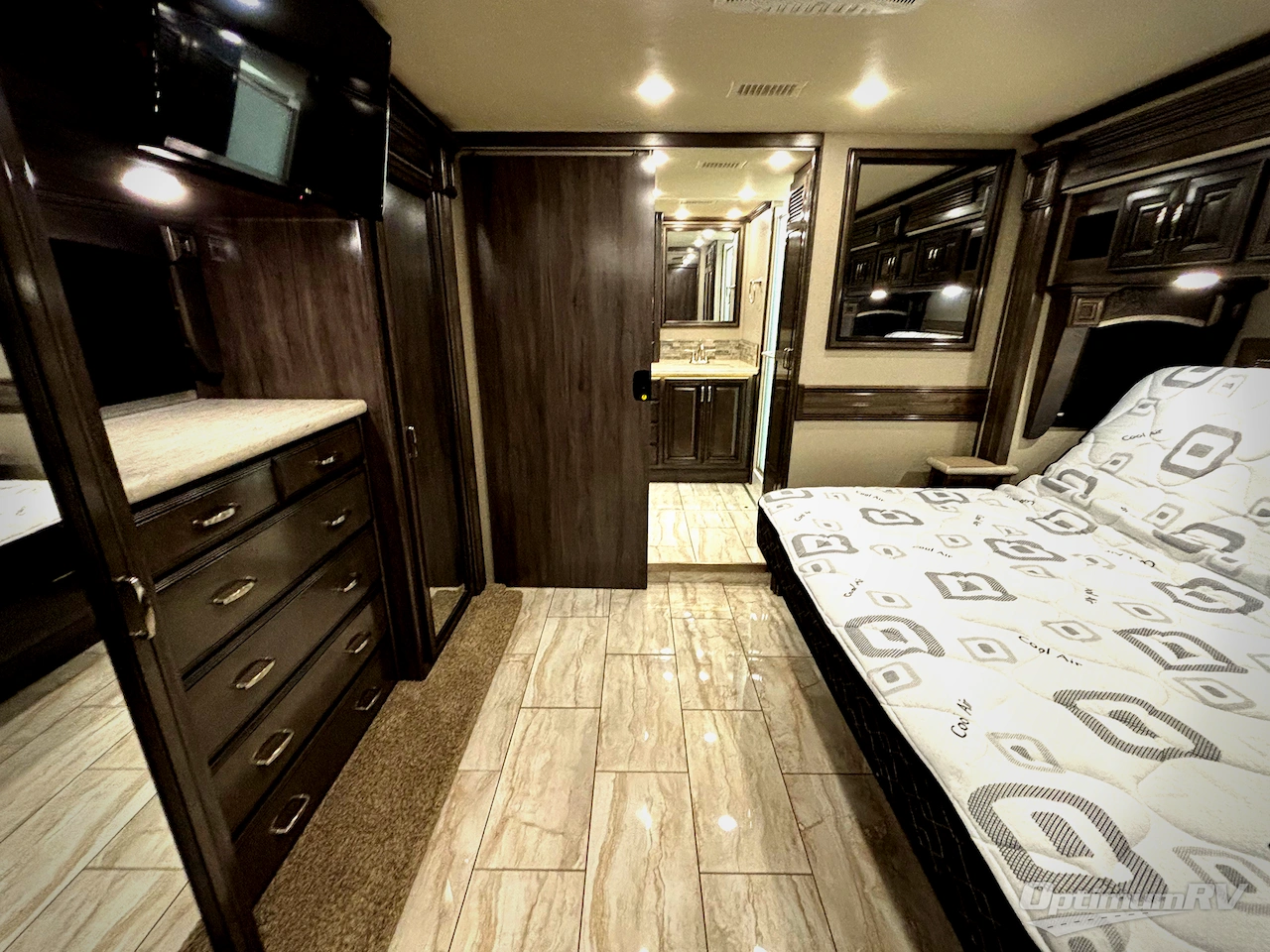 2019 Holiday Rambler Endeavor 38W Photo 18