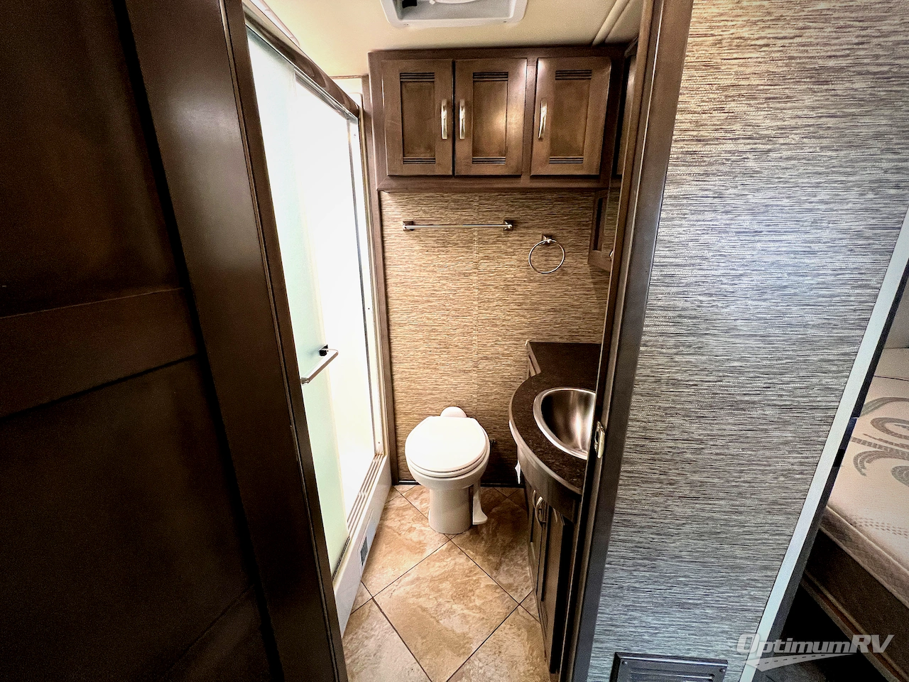 2019 Winnebago Forza 36G Photo 17