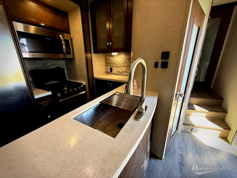 2019 Highland Ridge Highlander HF383H RV Photo 3