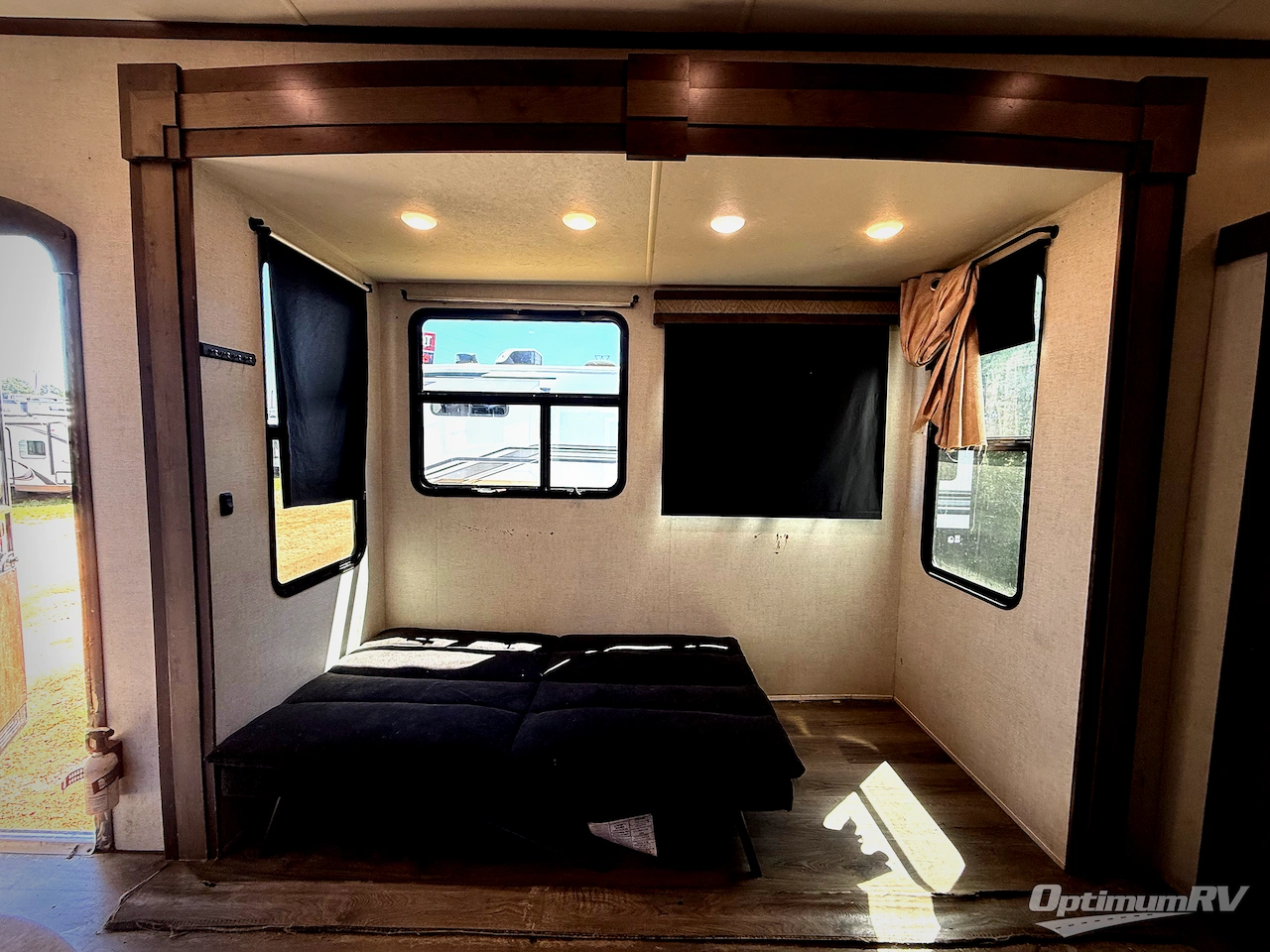 2019 Highland Ridge Highlander HF383H Photo 10