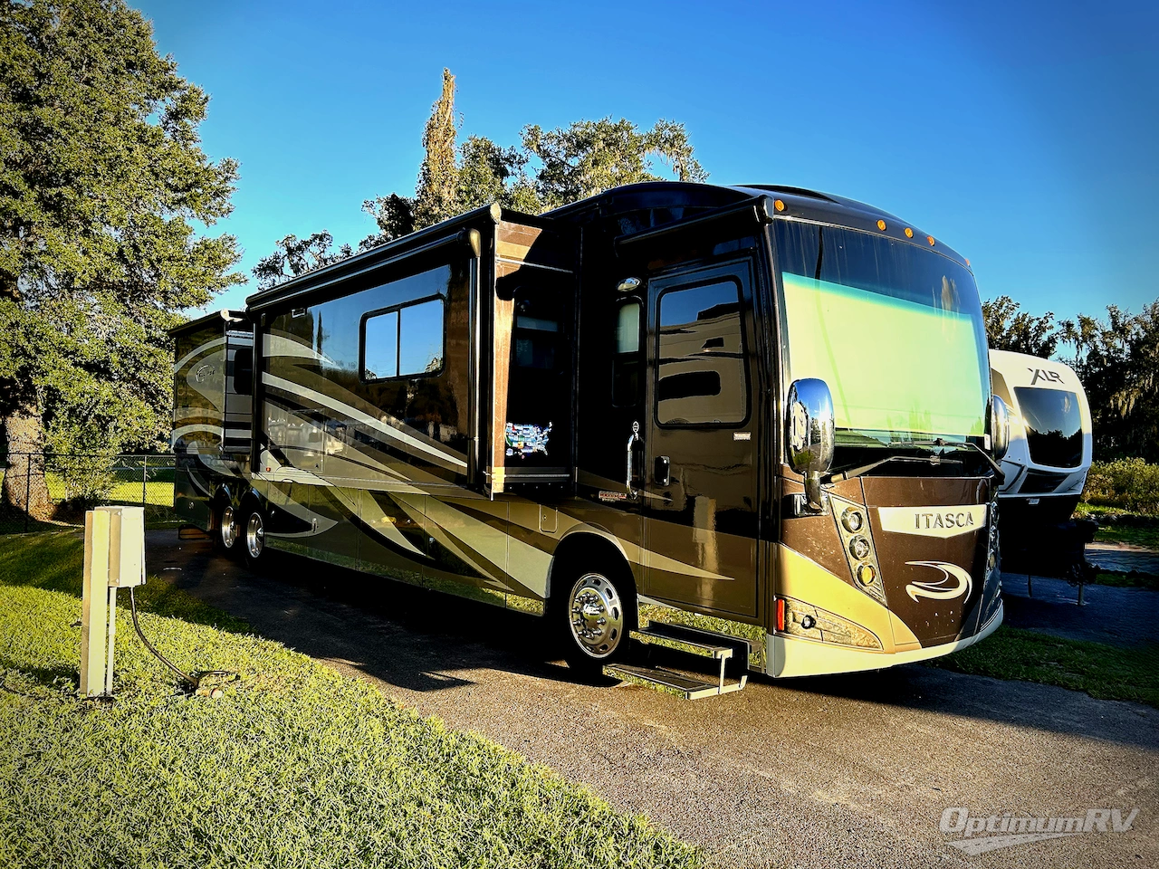 2013 Itasca Ellipse 42QD Photo 1