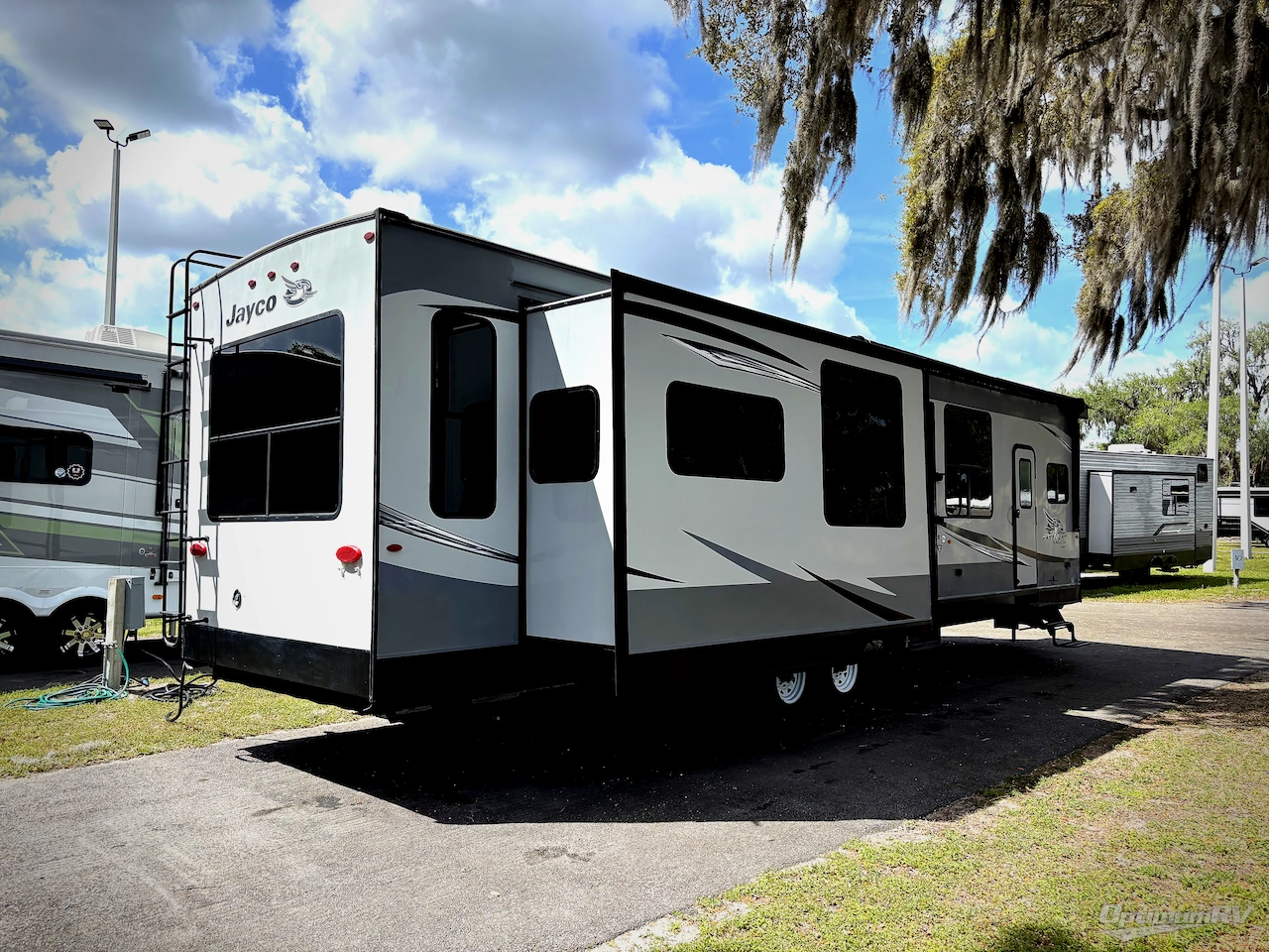 2019 Jayco Jay Flight Bungalow 40RLTS Photo 2