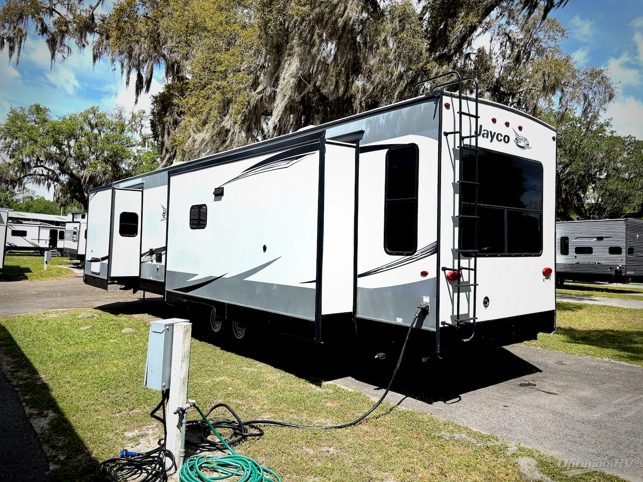 2019 Jayco Jay Flight Bungalow 40RLTS Photo 3