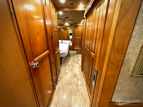 2018 Tiffin Phaeton 40 QKH RV Photo 3