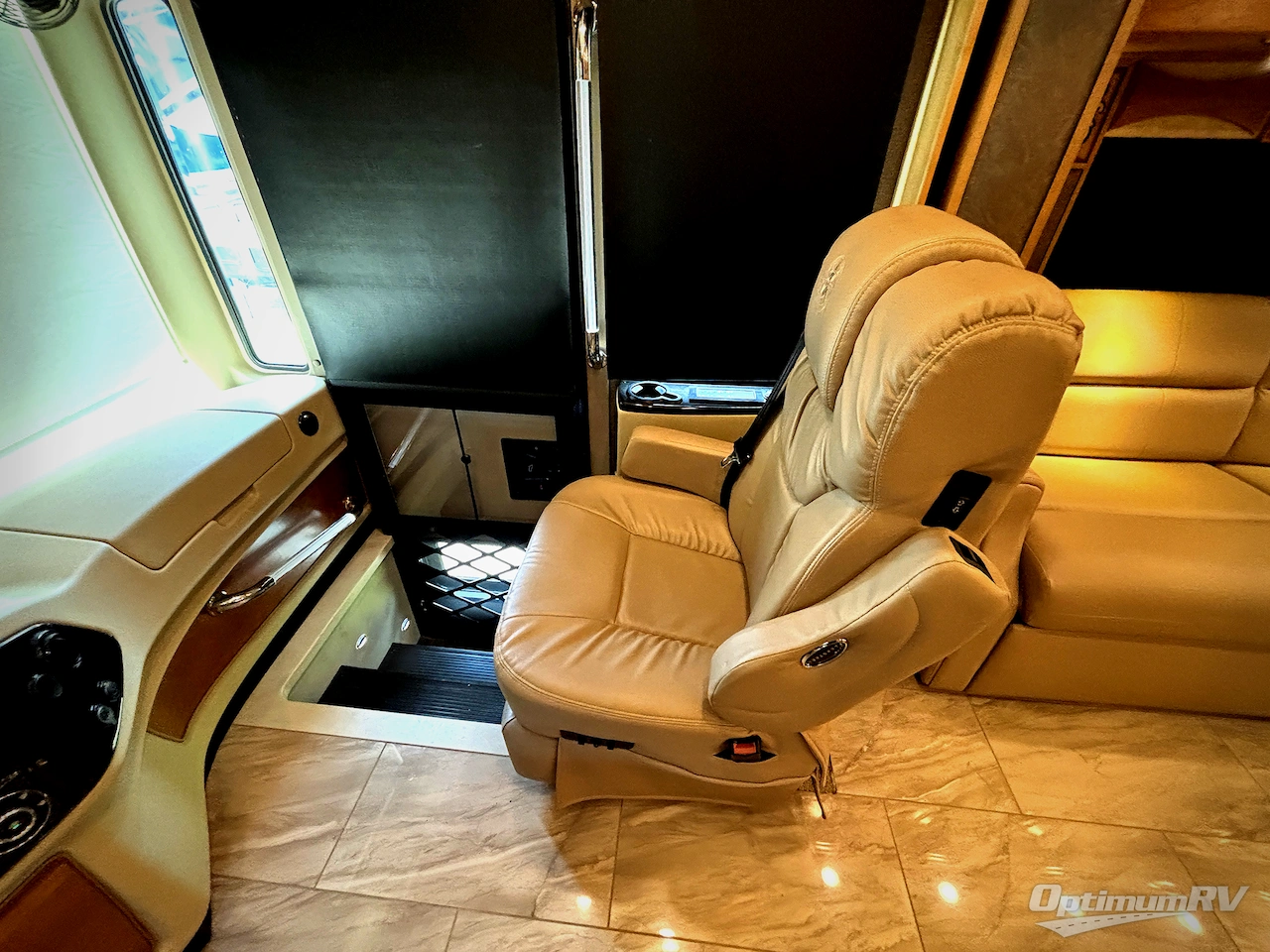 2018 Tiffin Phaeton 40 QKH Photo 9