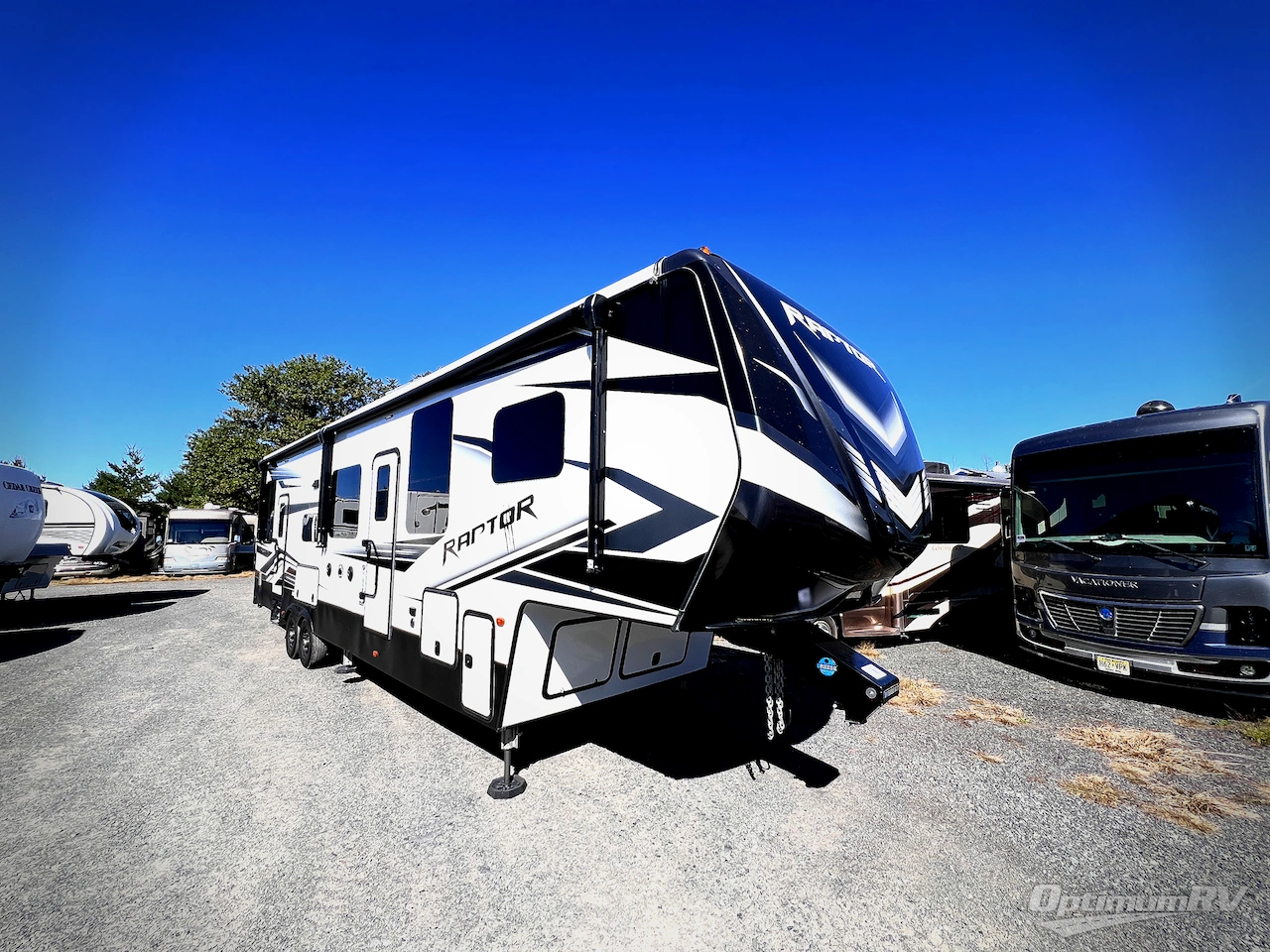 2022 Keystone Raptor 351 Photo 1