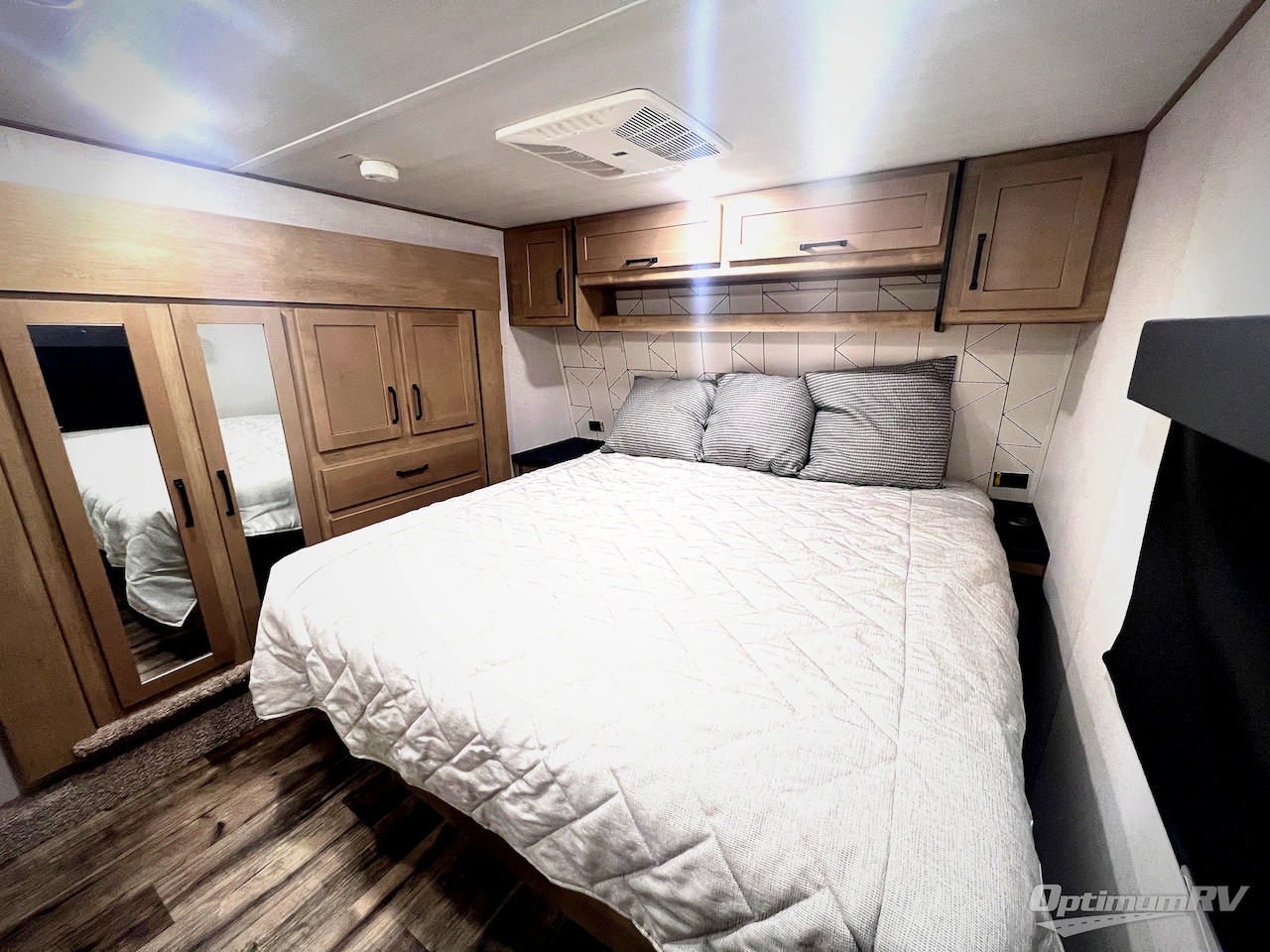 2022 Keystone Raptor 351 Photo 5