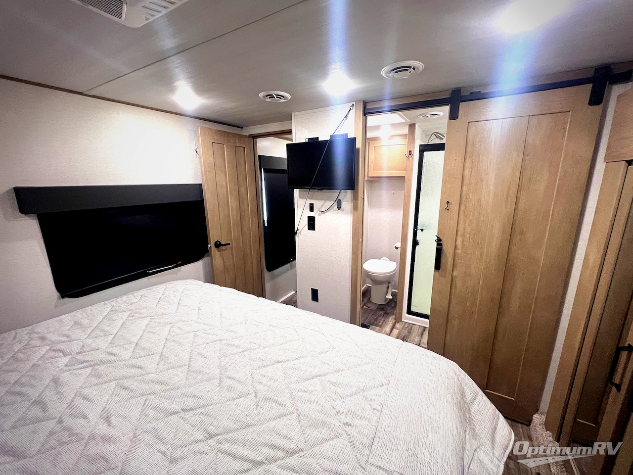 2022 Keystone Raptor 351 Photo 6