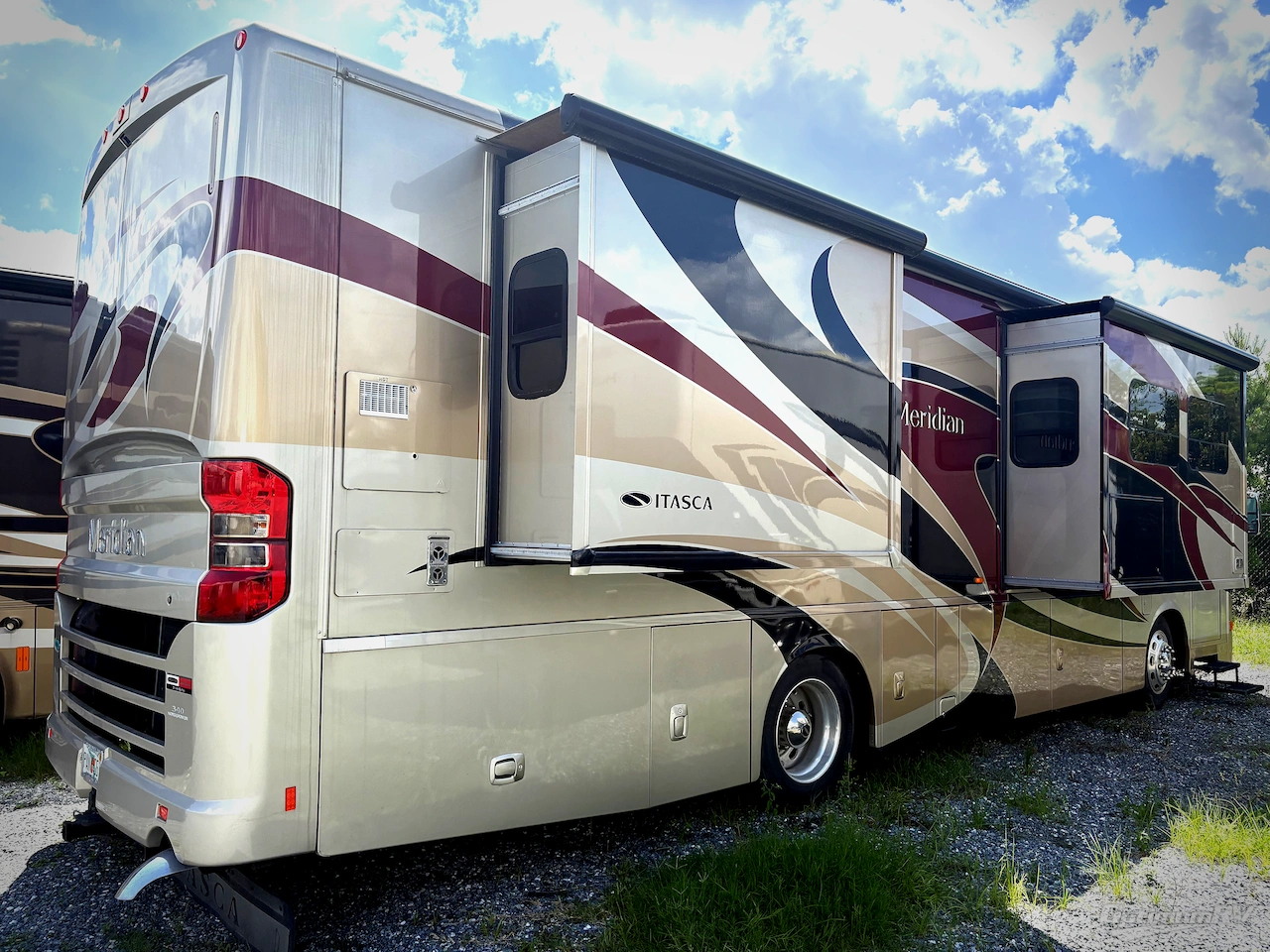 2014 Itasca Meridian 34B Photo 2