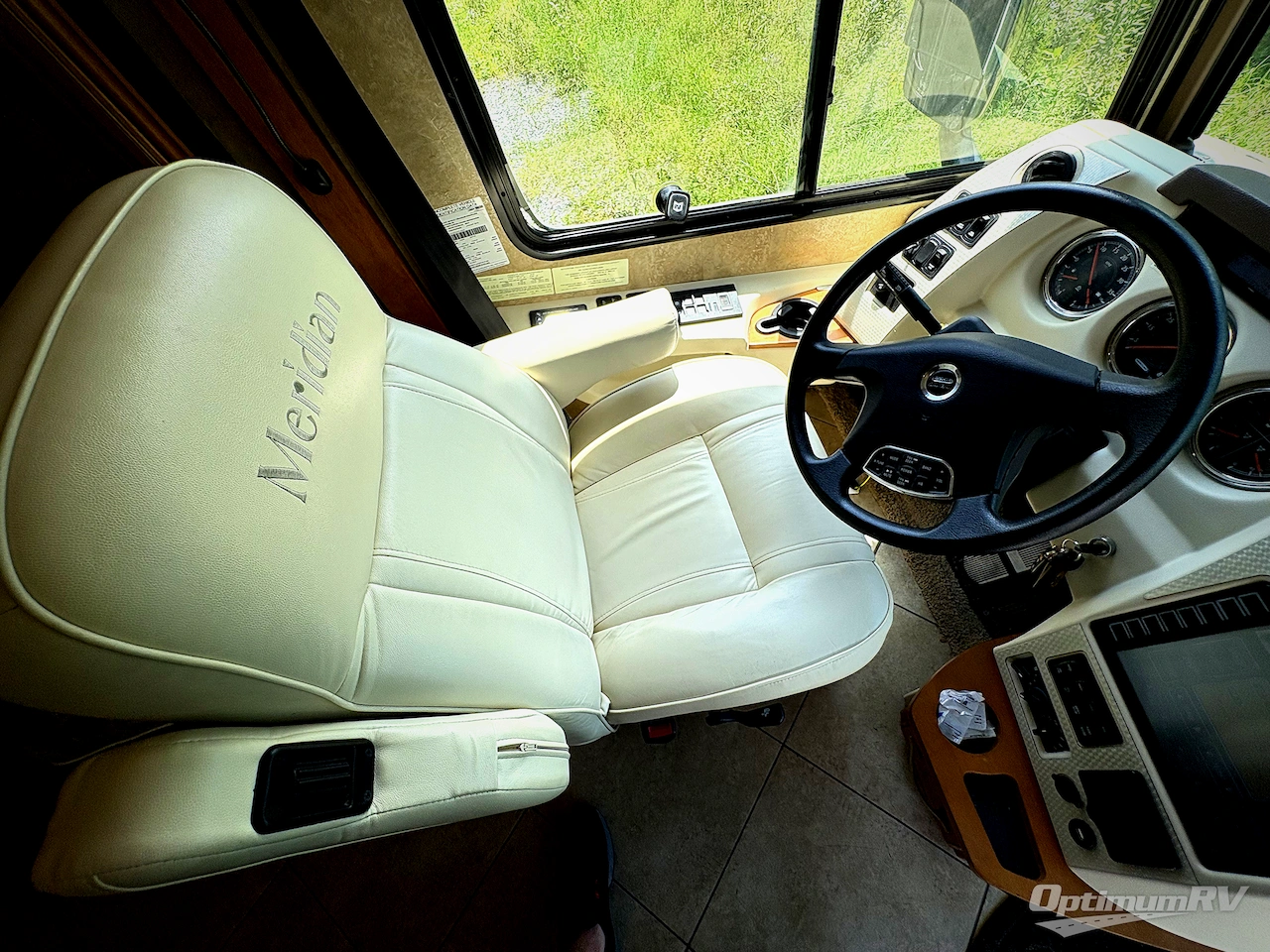 2014 Itasca Meridian 34B Photo 6