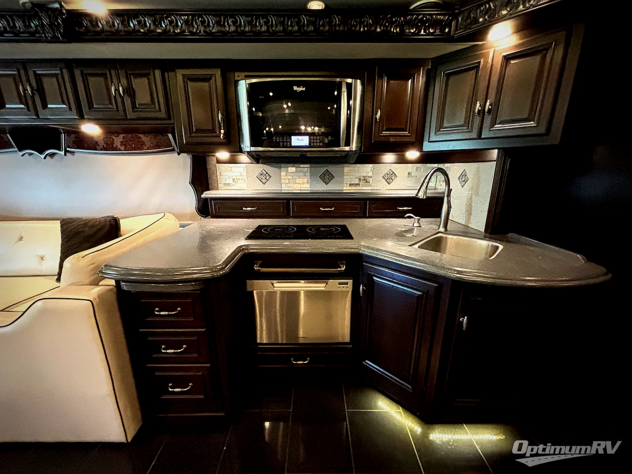 2015 Winnebago Grand Tour 42QL Photo 6