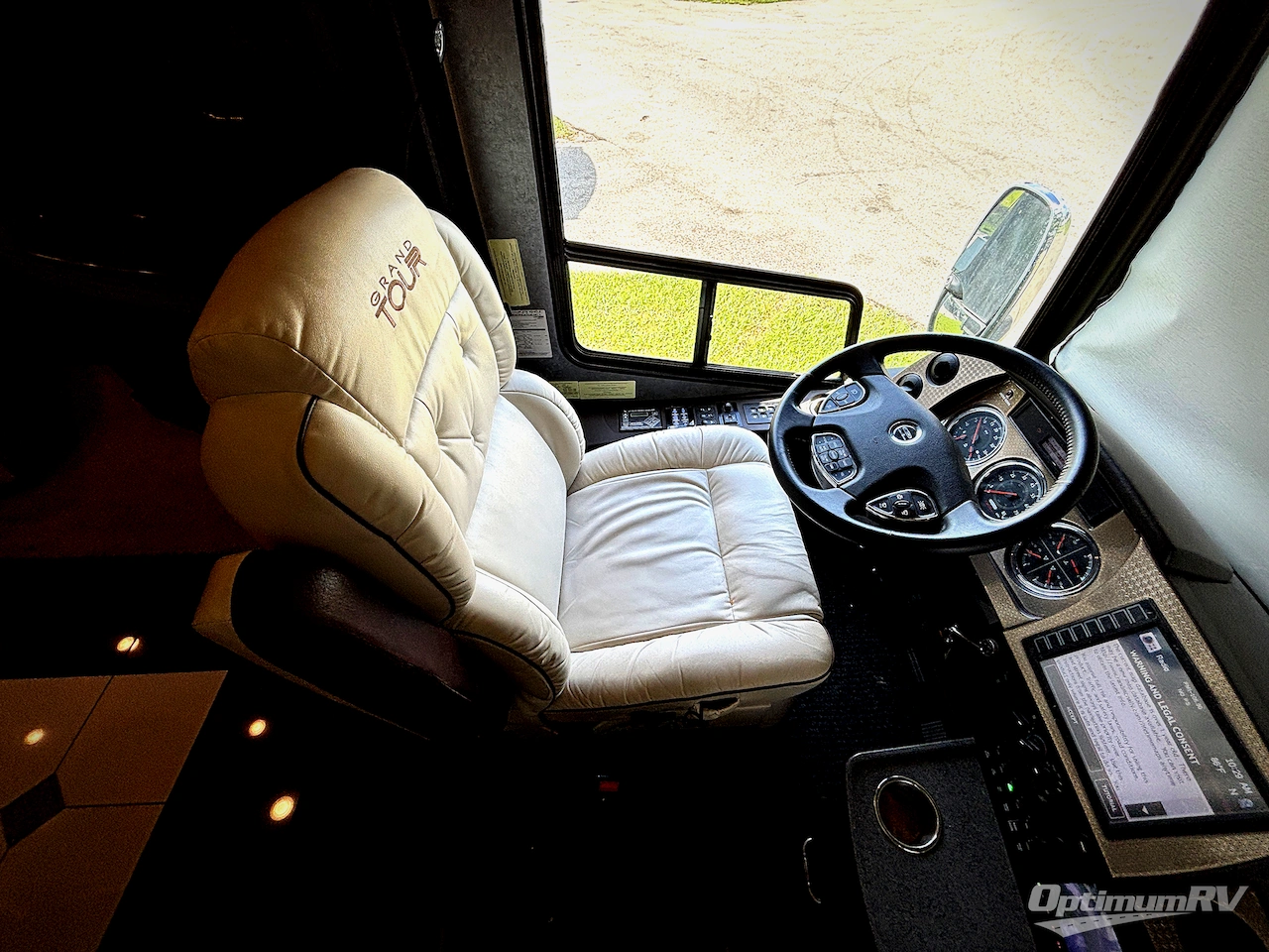 2015 Winnebago Grand Tour 42QL Photo 7