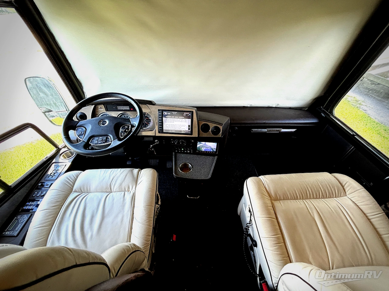 2015 Winnebago Grand Tour 42QL Photo 8