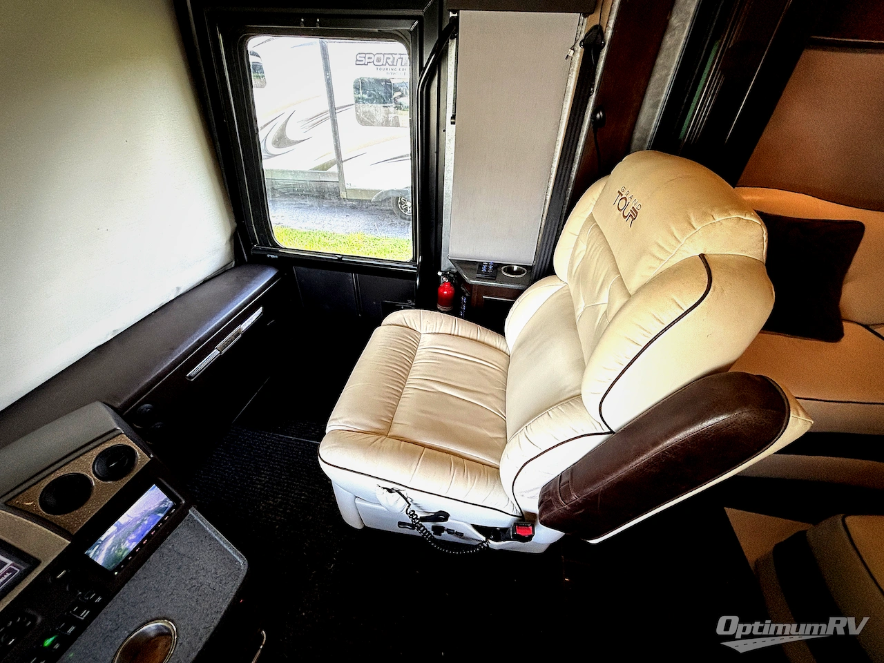 2015 Winnebago Grand Tour 42QL Photo 9