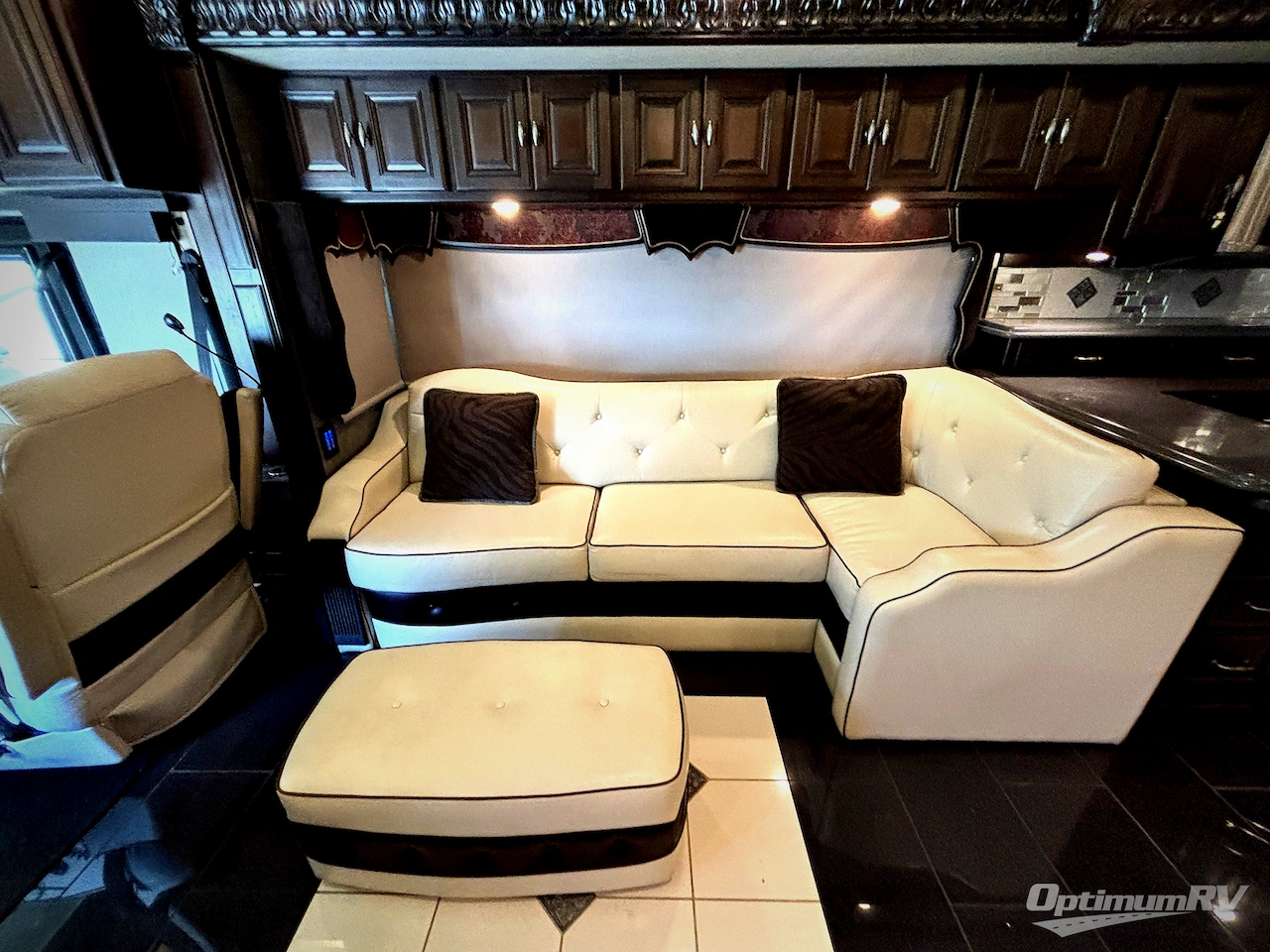 2015 Winnebago Grand Tour 42QL Photo 10