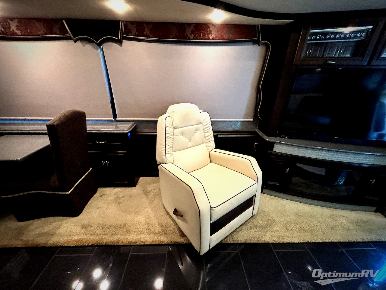 2015 Winnebago Grand Tour 42QL Photo 13