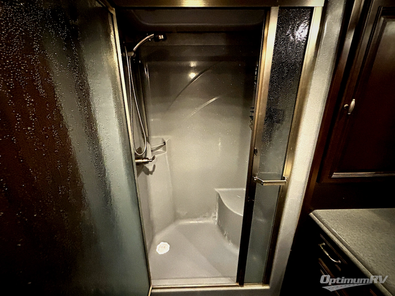 2015 Winnebago Grand Tour 42QL Photo 23