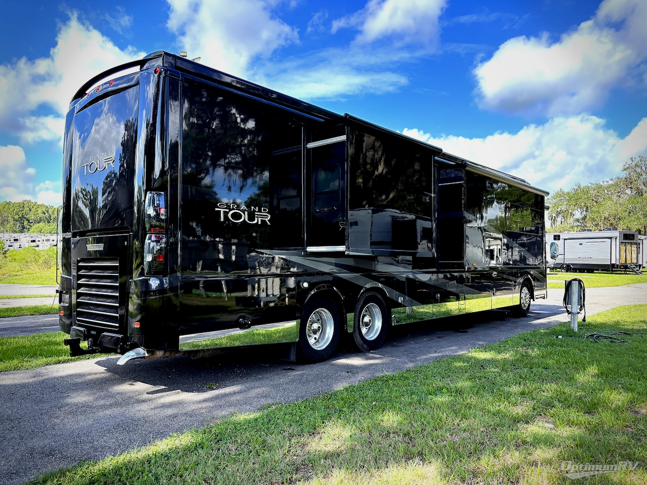 2015 Winnebago Grand Tour 42QL Photo 2