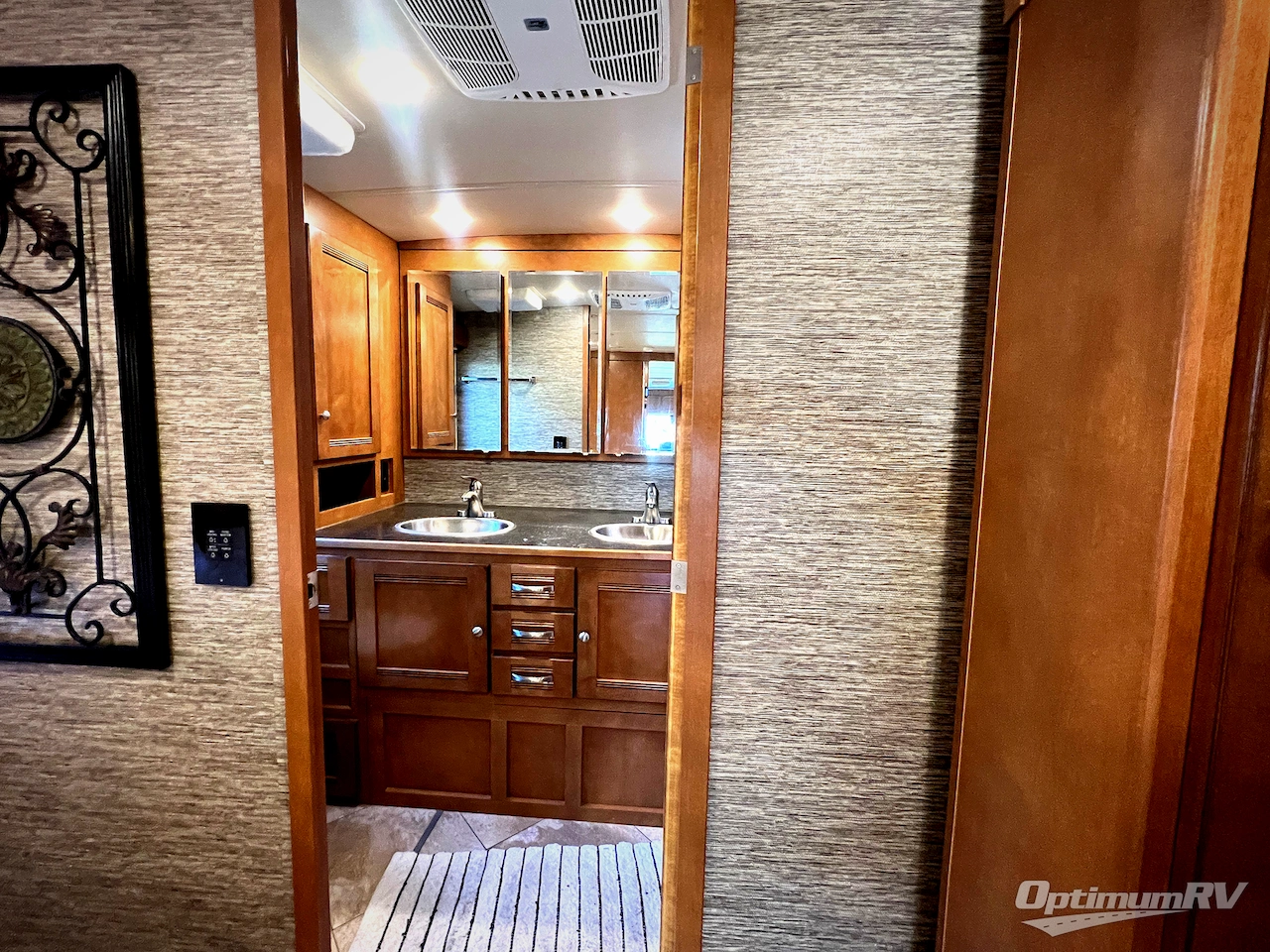 2019 Winnebago Forza 38F Photo 21